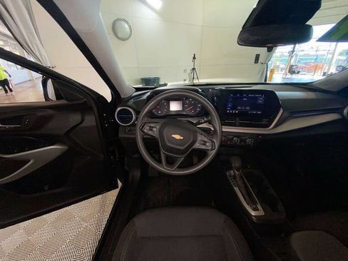 Used 2024 Chevrolet Trax LS w/ LS Convenience Package FWD image 34