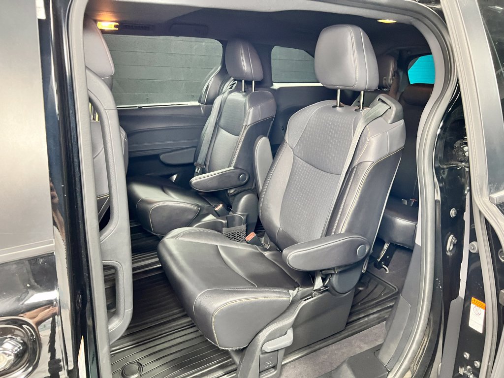Used 2024 Toyota Sienna XLE Woodland Edition AWD/4WD image 17