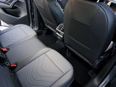 New 2026 Volkswagen Tiguan SE FWD image 11