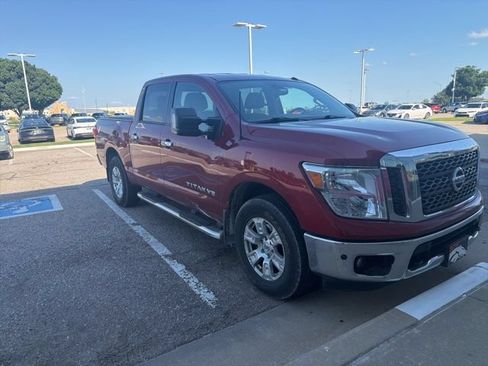 Used 2018 Nissan Titan SV w/ SV Convenience Package AWD/4WD image 1