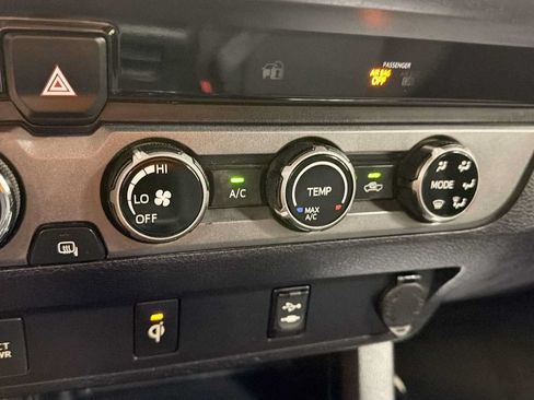 Used 2016 Toyota Tacoma TRD Sport w/ Towing Package AWD/4WD image 21