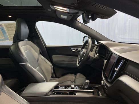 Used 2022 Volvo XC60 B5 R-Design image 43