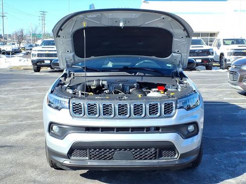 Used 2024 Jeep Compass Latitude image 31