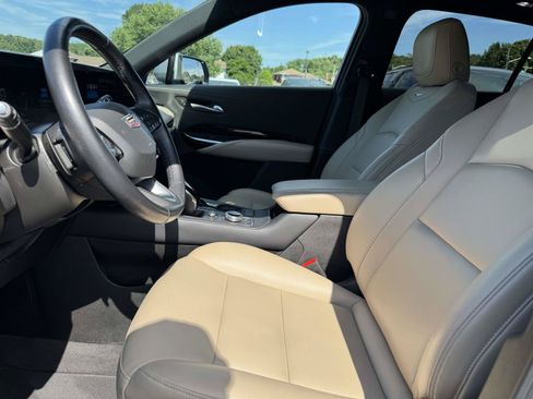 Certified 2024 Cadillac XT4 Luxury w/ Cold Weather Package AWD/4WD image 13