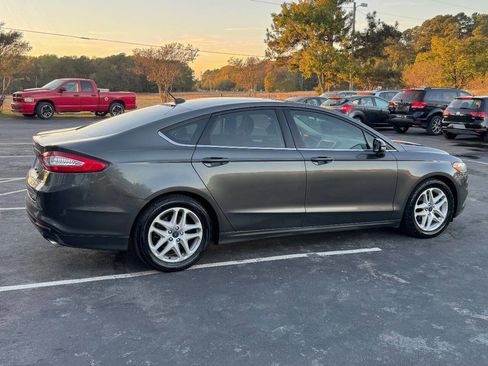 Used 2016 Ford Fusion SE image 7
