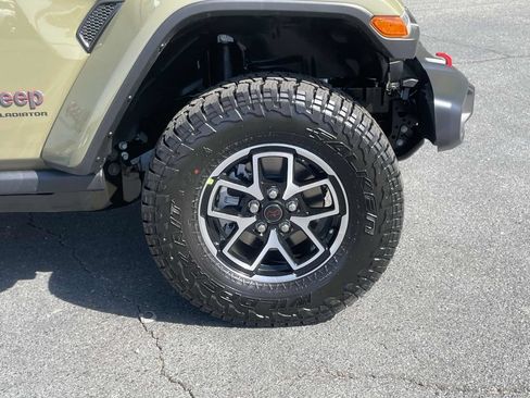 New 2026 Jeep Gladiator Rubicon w/ Steel Power Dome Hood Package AWD/4WD image 10