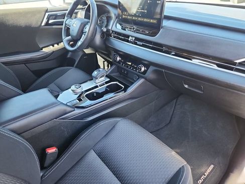 Used 2025 Mitsubishi Outlander ES AWD/4WD image 23