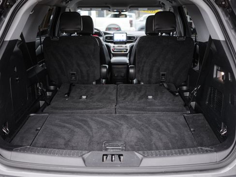 Used 2022 Ford Explorer XLT w/ Equipment Group 202A image 31