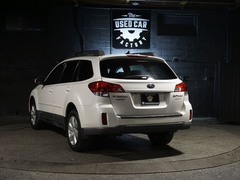 Used 2011 Subaru Outback 2.5i Limited w/ PWR Moonroof Pkg AWD/4WD image 3