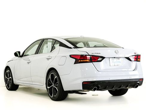 Used 2024 Nissan Altima 2.5 SR FWD image 8