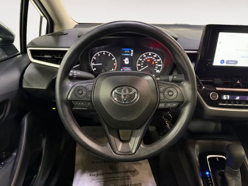 Used 2025 Toyota Corolla LE image 16