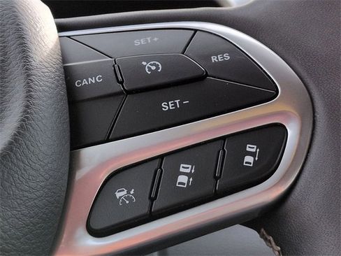 Certified 2024 Chrysler Pacifica Touring-L image 20