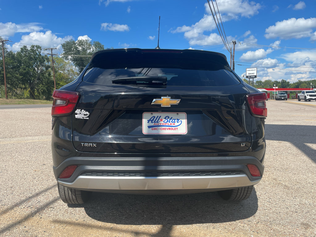 Used 2025 Chevrolet Trax LT FWD image 11