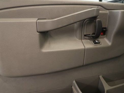 Used 2018 GMC Savana 2500 Extended image 9