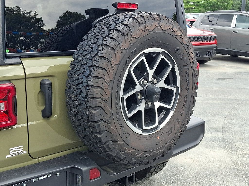 Certified 2025 Jeep Wrangler Unlimited Rubicon AWD/4WD image 26