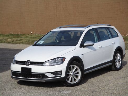 Used 2018 Volkswagen Golf Alltrack SE AWD/4WD image 3