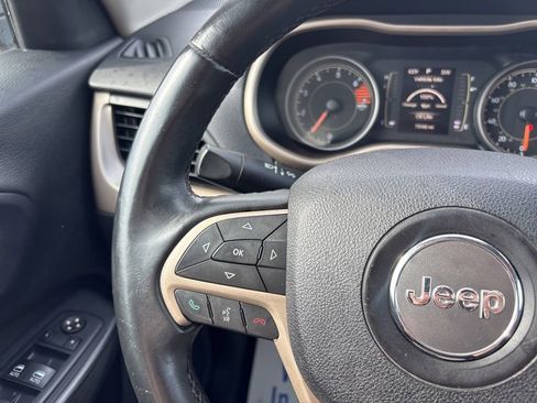 Used 2016 Jeep Cherokee Latitude AWD/4WD image 39