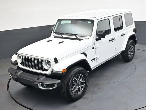Used 2025 Jeep Wrangler Sahara image 28