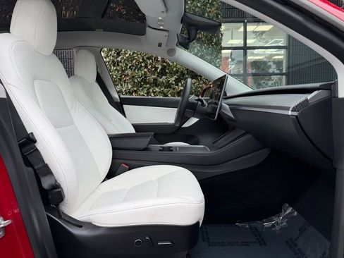 Used 2021 Tesla Model Y Long Range image 32