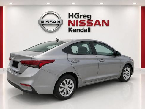 Used 2021 Hyundai Accent SE FWD image 4