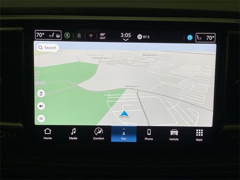 Used 2025 Chrysler Pacifica Limited image 19