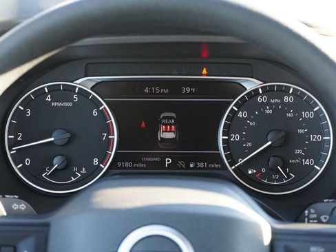 Used 2025 Nissan Rogue S image 29