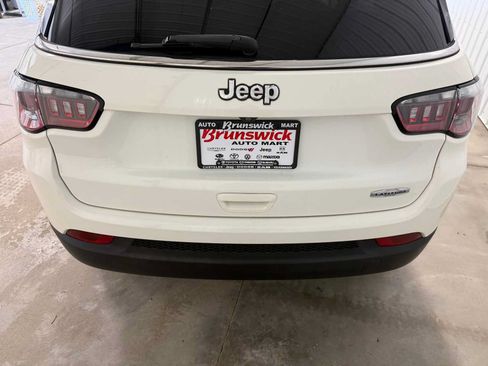 Certified 2019 Jeep Compass Latitude w/ Cold Weather Group FWD image 16