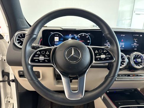 Certified 2023 Mercedes-Benz EQB 300 4MATIC image 20