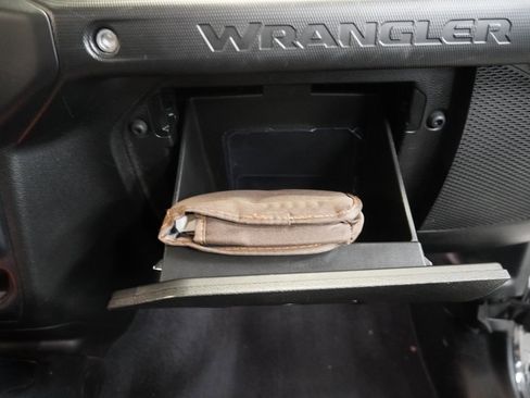 Used 2018 Jeep Wrangler Sport image 30