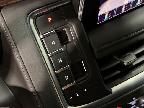 Used 2021 Chevrolet Tahoe High Country w/ Premium Package AWD/4WD image 29