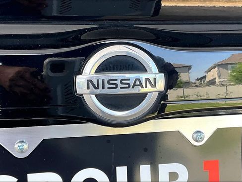 Used 2018 Nissan Versa SV FWD image 29