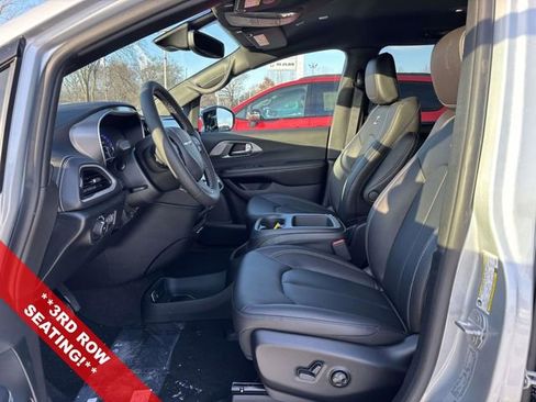 New 2026 Chrysler Pacifica Select w/ S Appearance Package image 3
