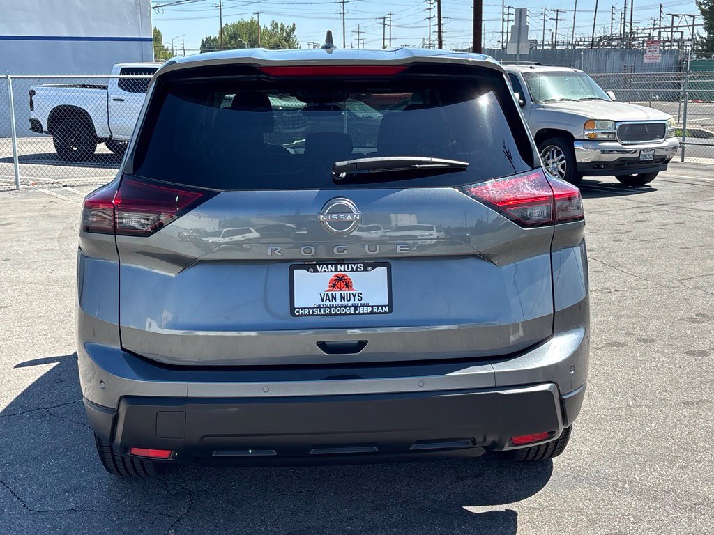 Used 2025 Nissan Rogue SV FWD image 5