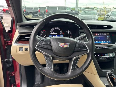 Used 2017 Cadillac XT5 Luxury w/ Driver Awareness Package FWD image 12
