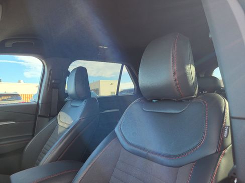 Used 2025 Ford Explorer ST-Line w/ ST-Line Street Pack image 5