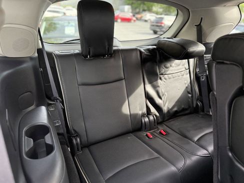 Used 2019 INFINITI QX60 Luxe w/ Essential Package FWD image 11