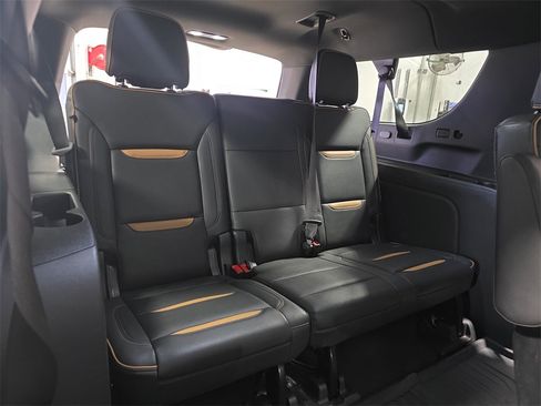 Used 2021 GMC Yukon XL AT4 w/ Technology Package image 12