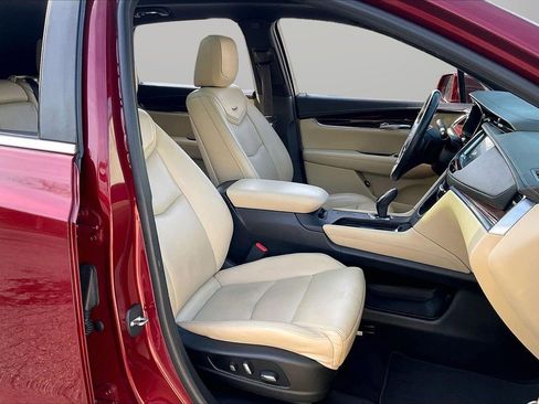 Used 2017 Cadillac XT5 Luxury w/ Driver Awareness Package image 25