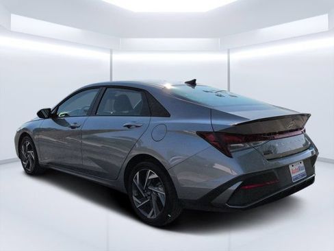 Used 2025 Hyundai Elantra Sport FWD image 5