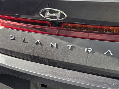 Used 2022 Hyundai Elantra SEL w/ Convenience Package image 11