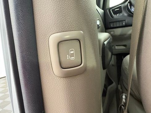 Used 2020 Kia Sedona LX FWD image 39