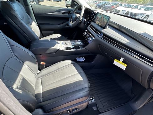 New 2026 INFINITI QX60 Luxe image 12