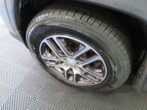 Used 2019 Jeep Compass Latitude image 6