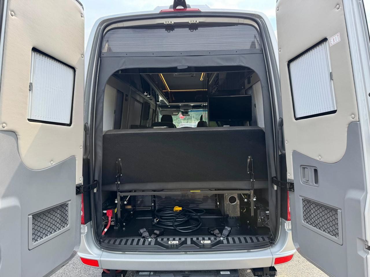 Used 2017 Mercedes-Benz Sprinter 3500 image 89