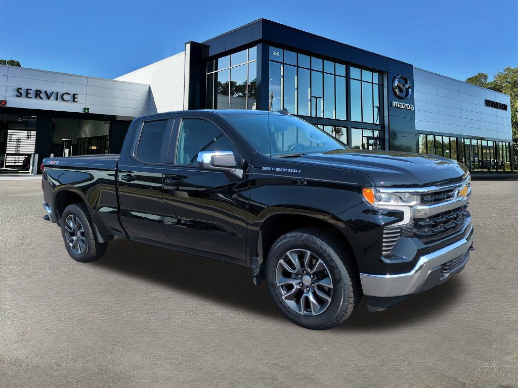 Used 2023 Chevrolet Silverado 1500 LT AWD/4WD image 2