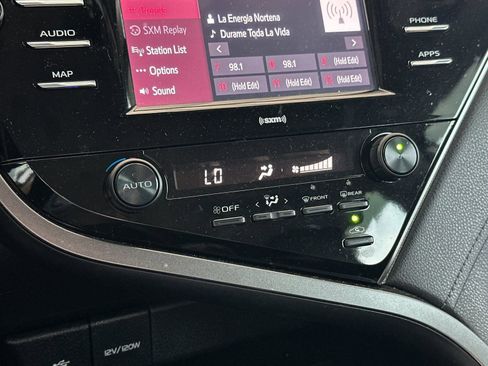 Used 2020 Toyota Camry SE image 16