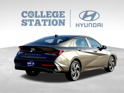 Used 2025 Hyundai Elantra Sport w/ Cargo Package FWD image 10