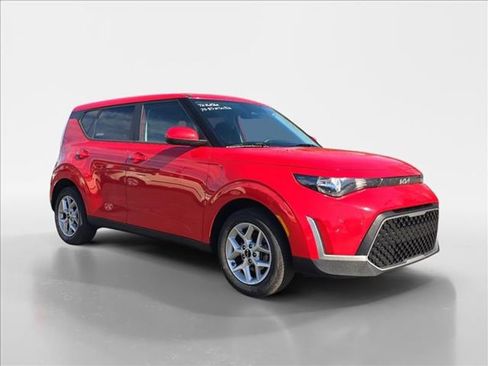 Used 2023 Kia Soul LX w/ LX Technology Package image 7