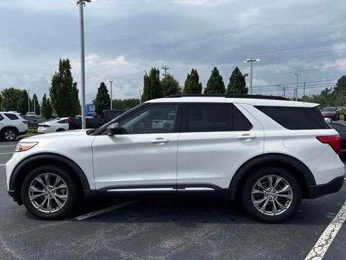Used 2022 Ford Explorer XLT w/ Equipment Group 202A RWD image 8