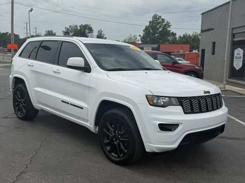 Used 2020 Jeep Grand Cherokee Altitude AWD/4WD image 2